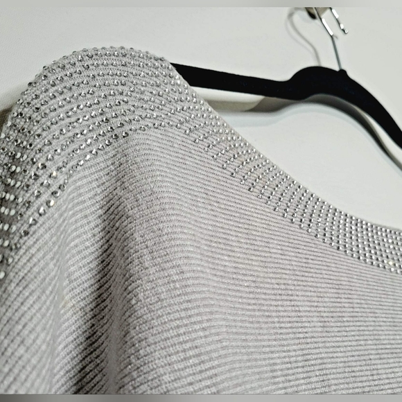 Gray sweater with silver studs - Picture 3 of 7